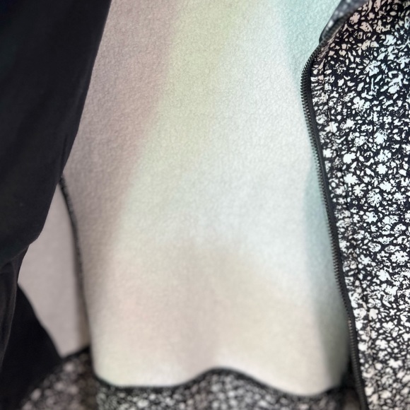 Lululemon Athletica - Picture 4 of 14